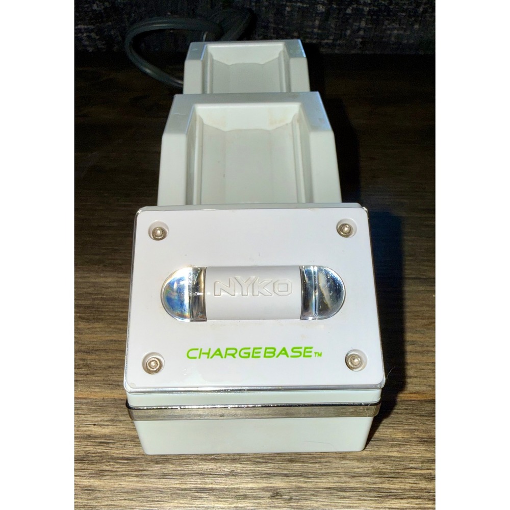 Nyko Charge Base Charging Station Wii Dual Dock 86070-A50 - Picture 2 of 8